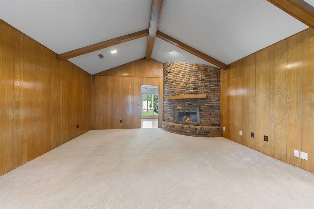 2709 N Spring Drive