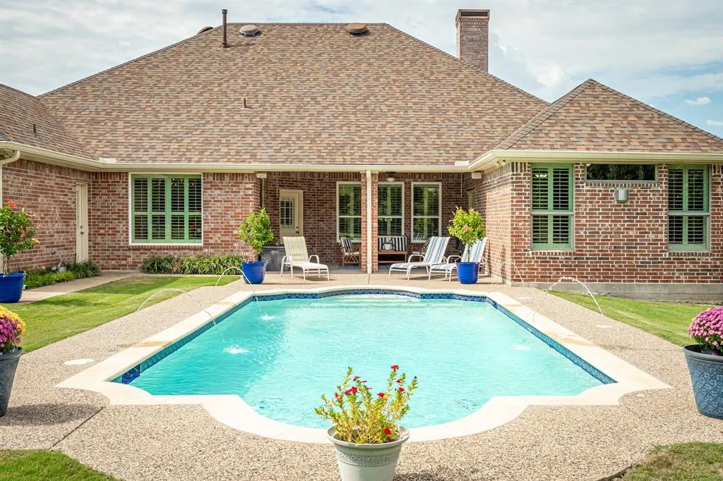 77 Trailridge Drive