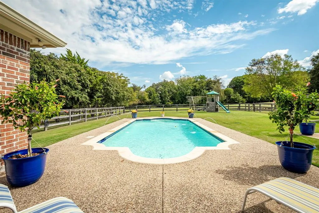 77 Trailridge Drive