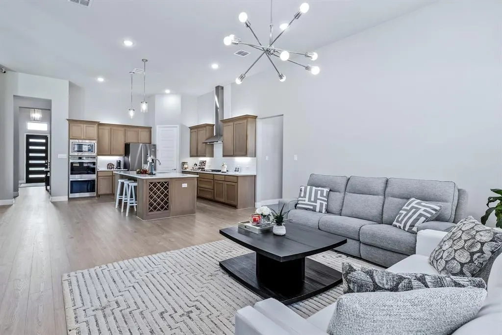 1302 Shorefront Drive