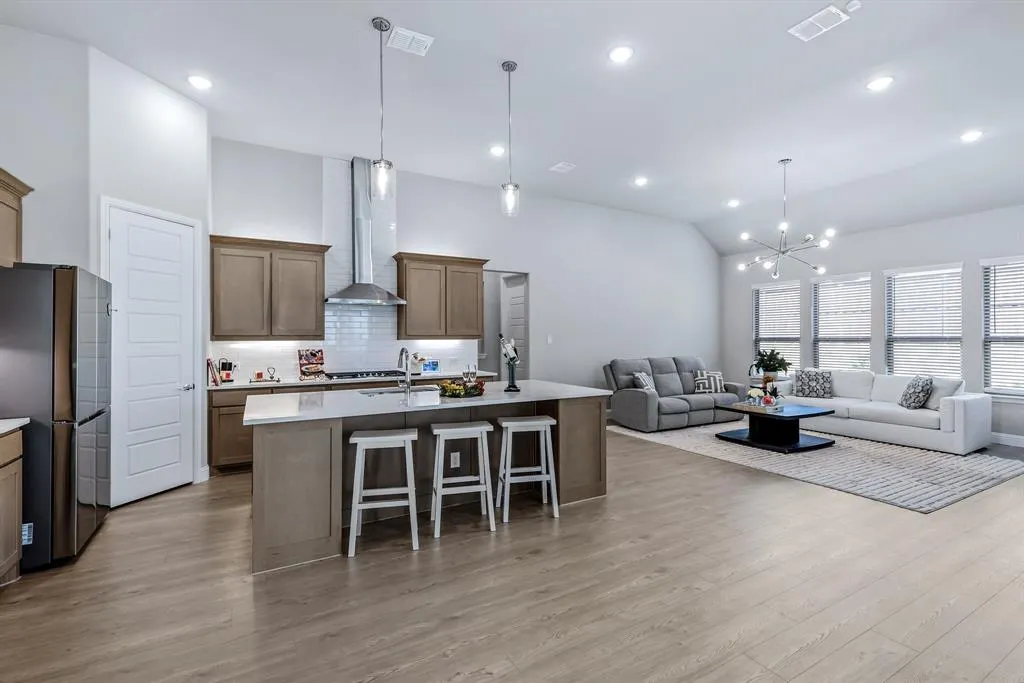 1302 Shorefront Drive