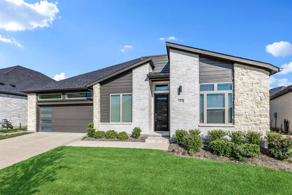 1302 Shorefront Drive