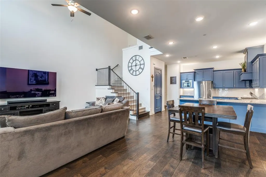 7245 Sprangletop Street