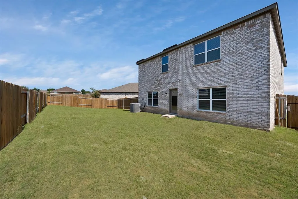 2121 Yarbrough Drive