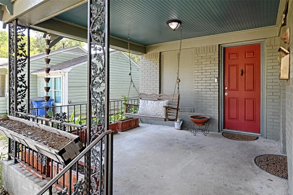 2438 Sharon Street
