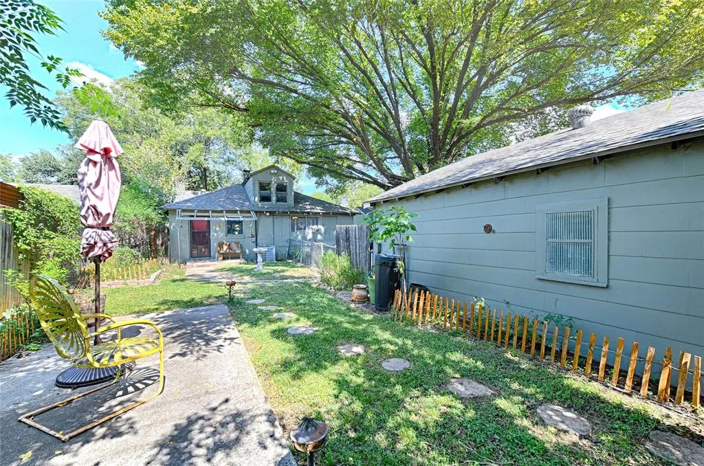 2438 Sharon Street