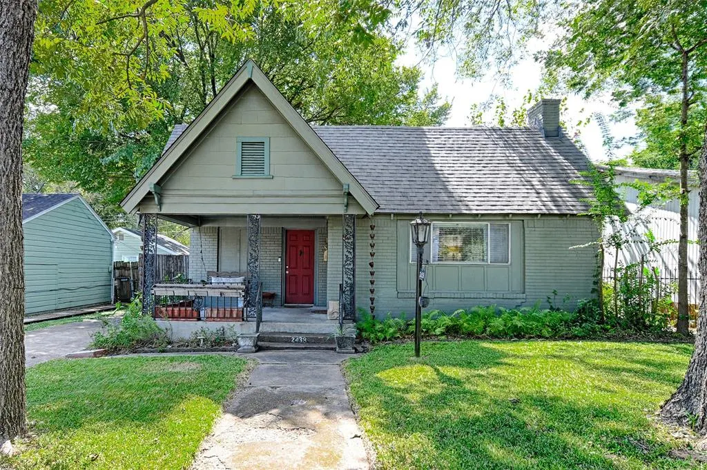 2438 Sharon Street