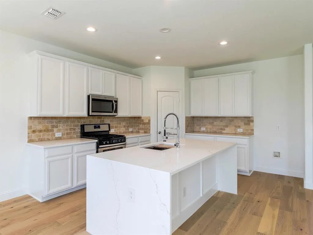 1700 Meadow Trail Lane