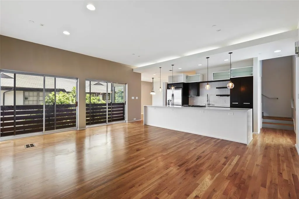 5205 Capitol Avenue, #8