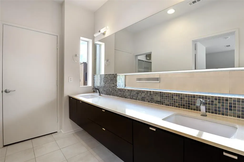 5205 Capitol Avenue, #8
