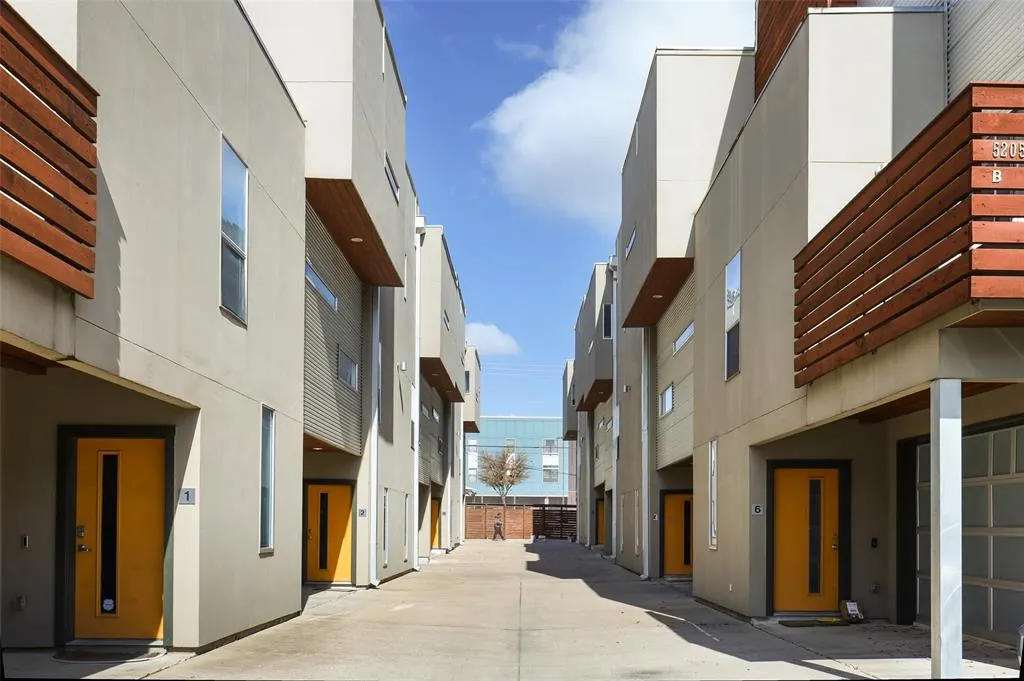 5205 Capitol Avenue, #8