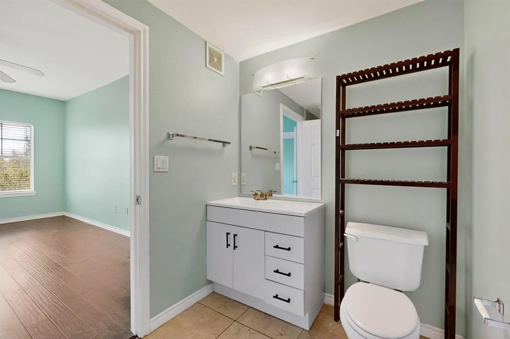 3102 Kings Road, #1307