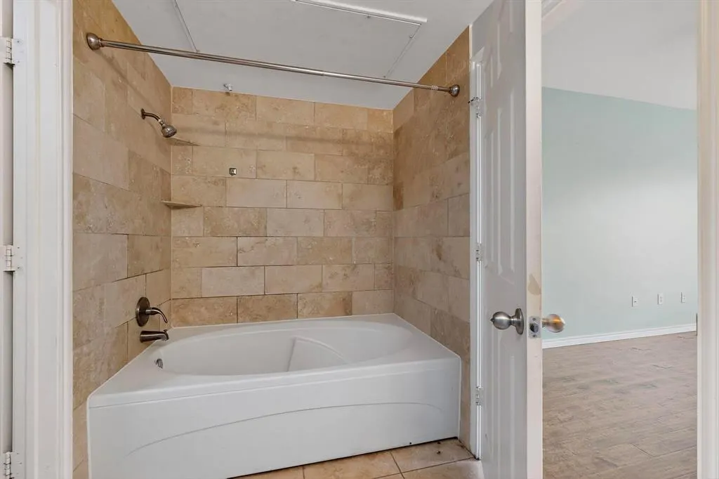 3102 Kings Road, #1307