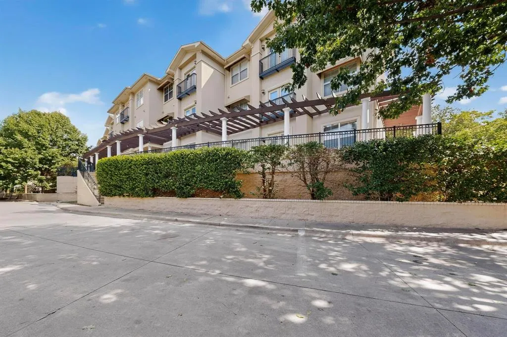 3102 Kings Road, #1307