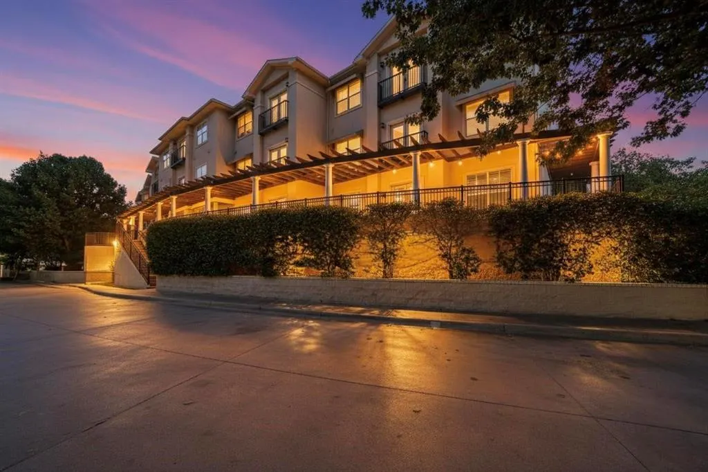 3102 Kings Road, #1307