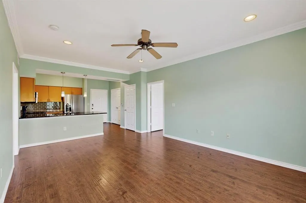 3102 Kings Road, #1307
