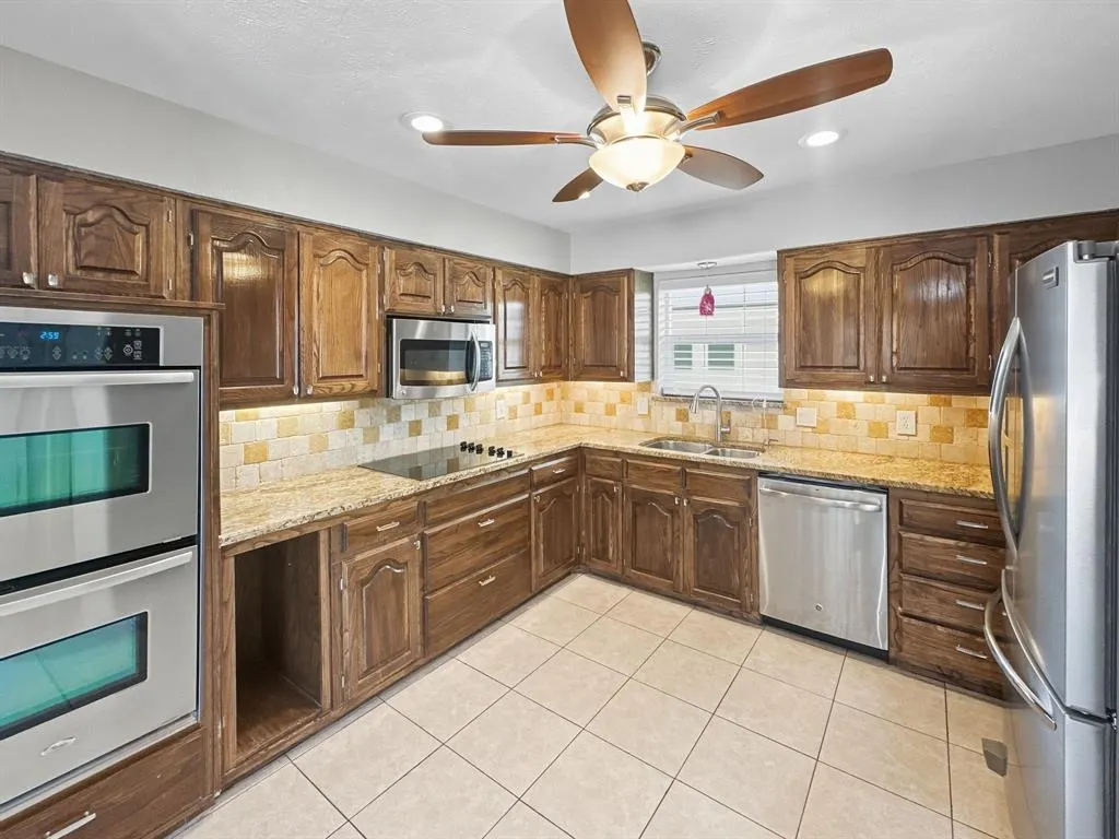 3701 Knob Hill Drive