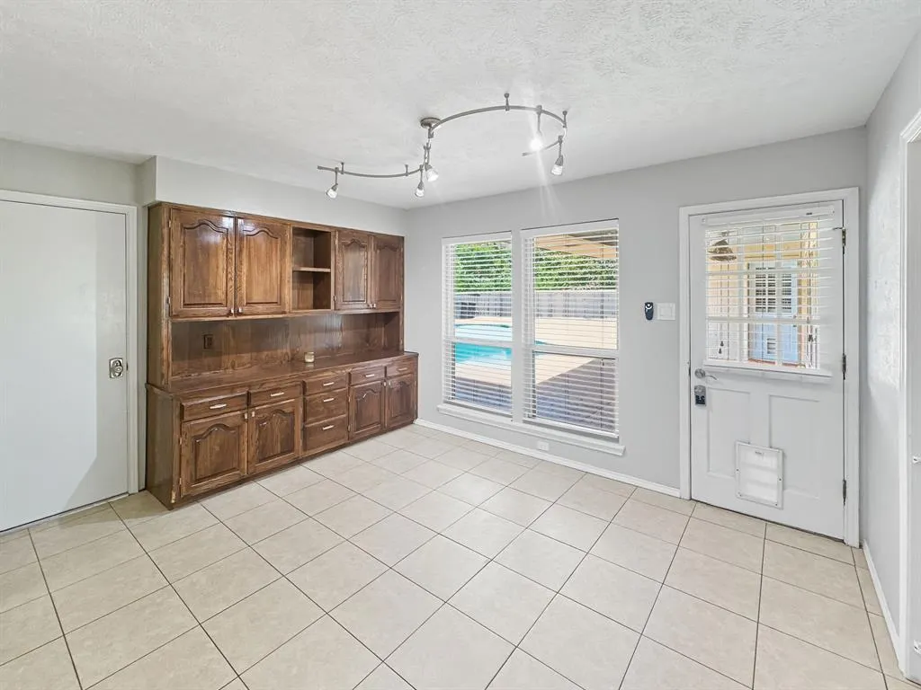 3701 Knob Hill Drive