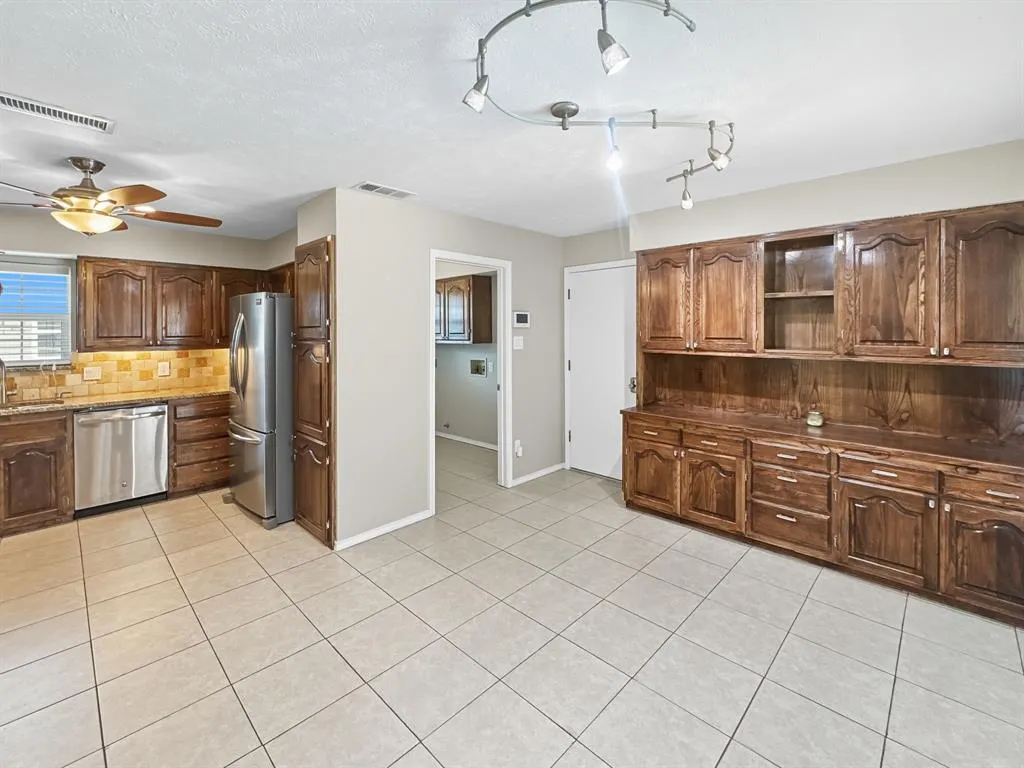 3701 Knob Hill Drive