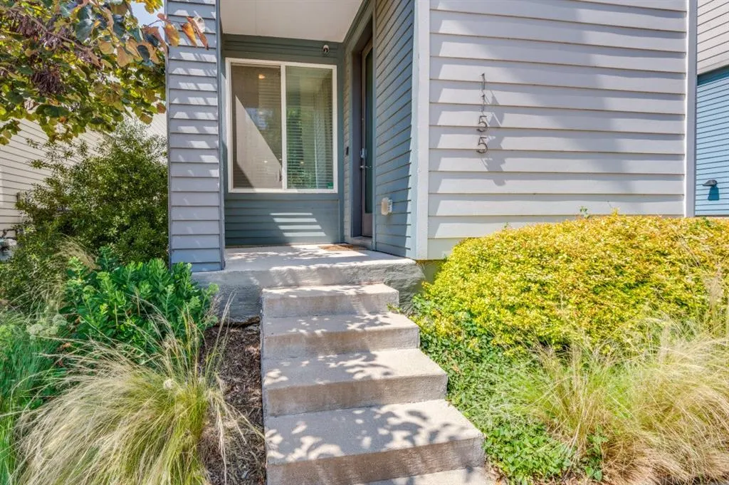 1155 Crownview Lane