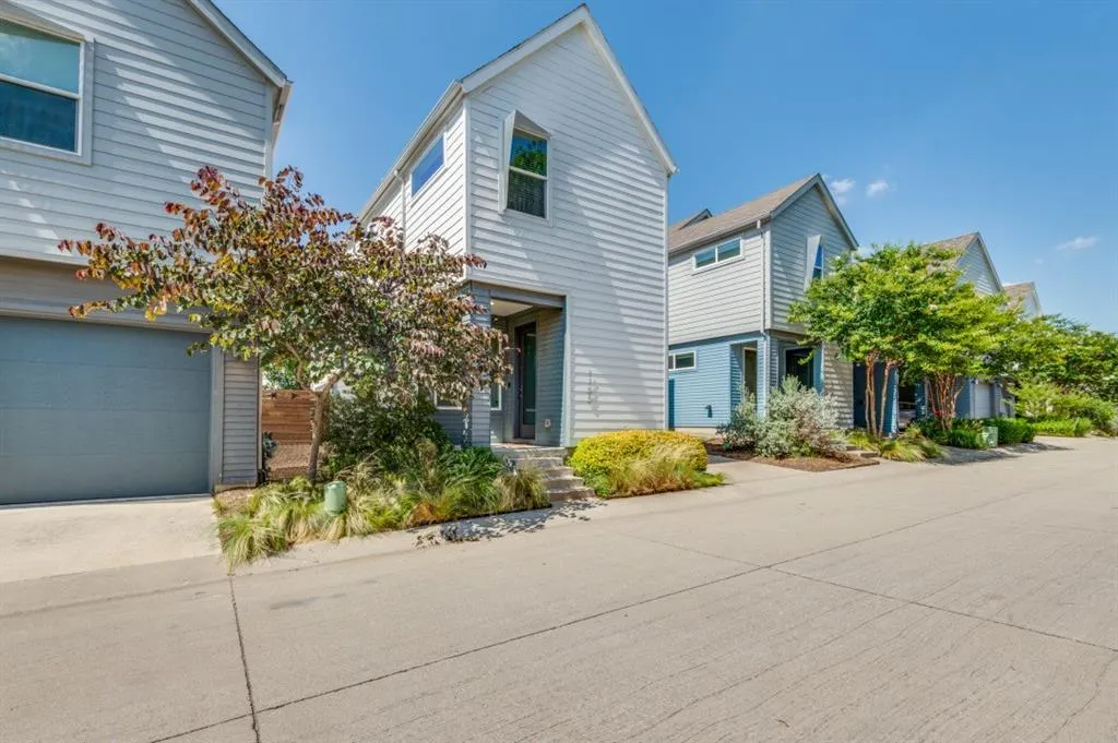 1155 Crownview Lane