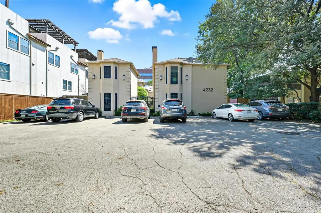 4232 McKinney Avenue, #108