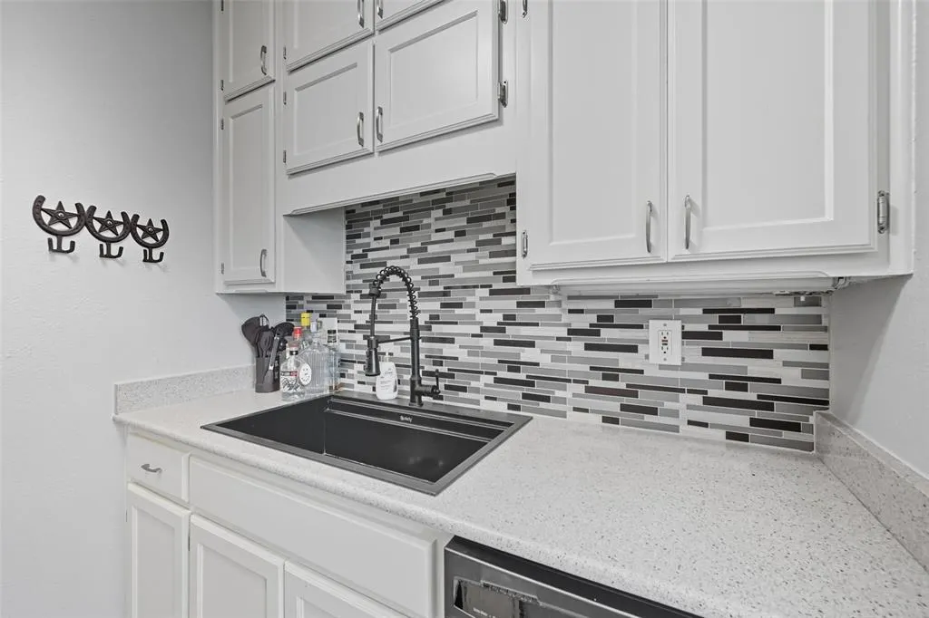 4232 McKinney Avenue, #108
