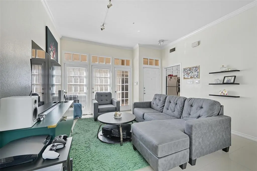 4232 McKinney Avenue, #108
