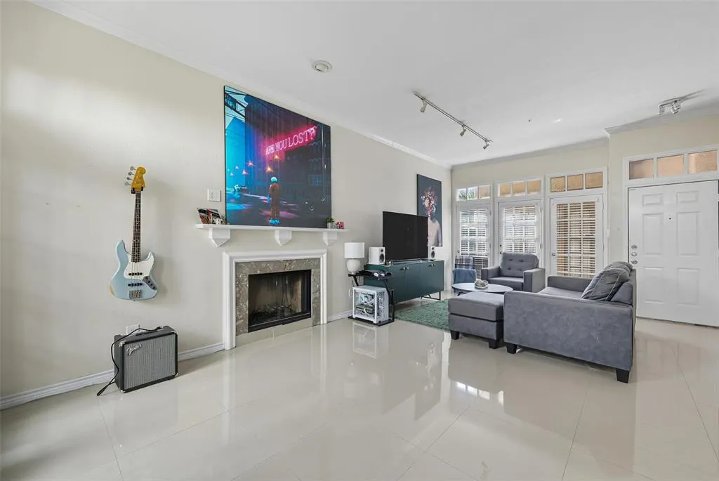 4232 McKinney Avenue, #108
