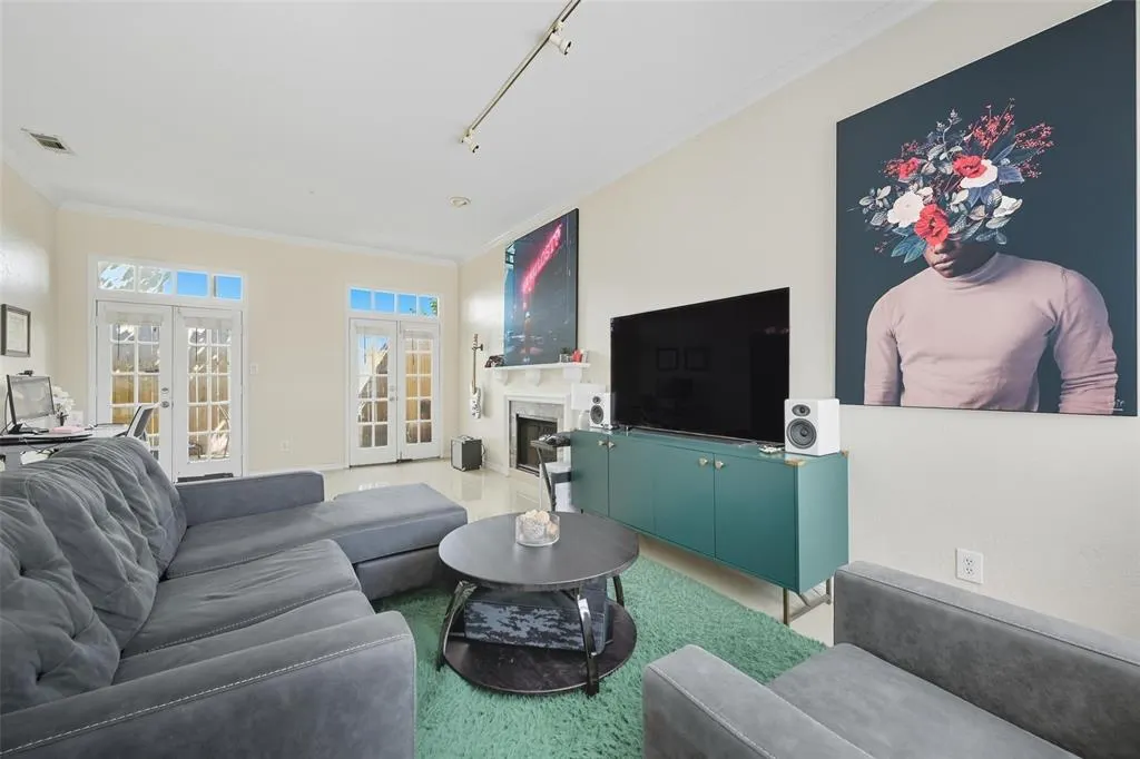 4232 McKinney Avenue, #108