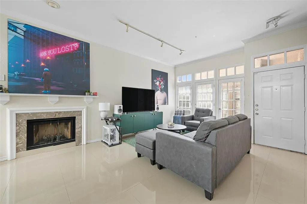 4232 McKinney Avenue, #108
