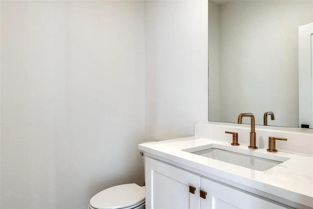 7207 Gaston Avenue, #601