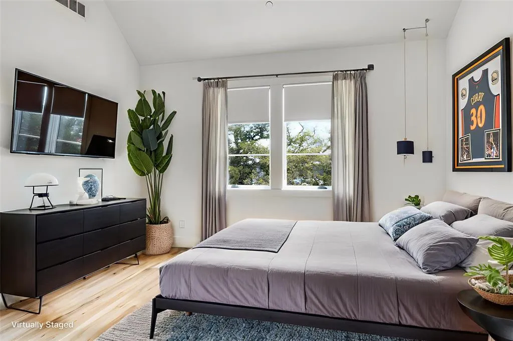 7207 Gaston Avenue, #601