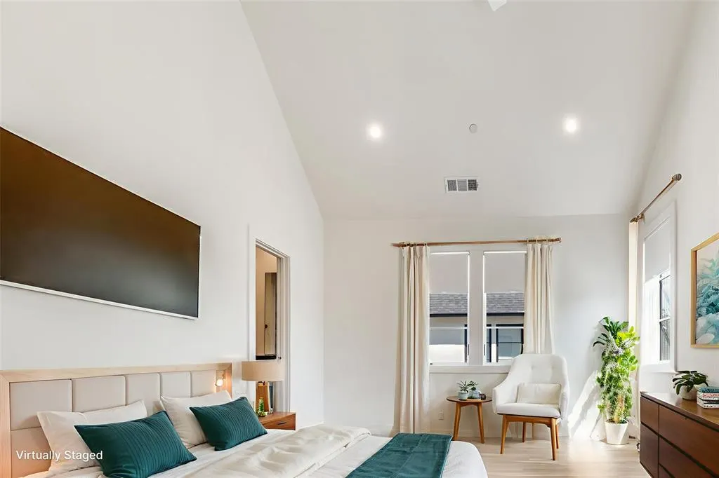 7207 Gaston Avenue, #601
