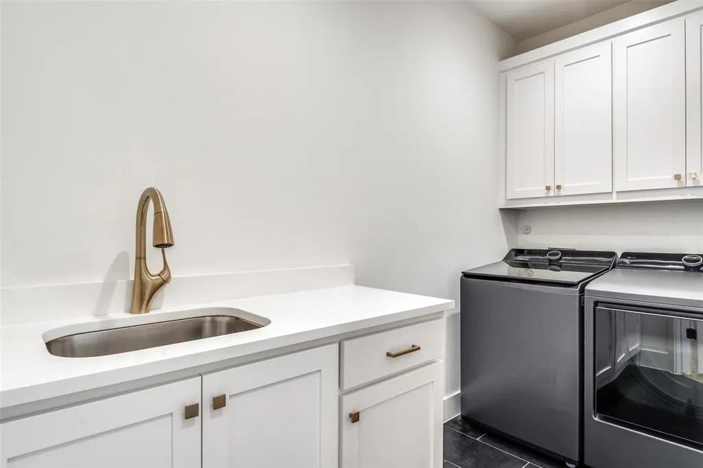 7207 Gaston Avenue, #601
