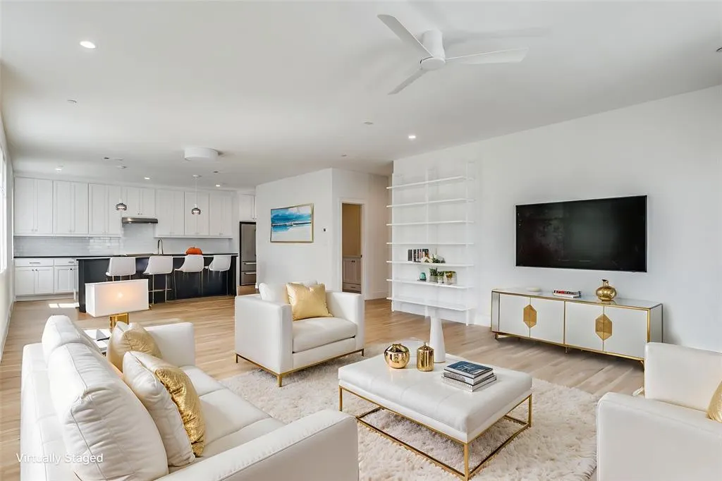 7207 Gaston Avenue, #601