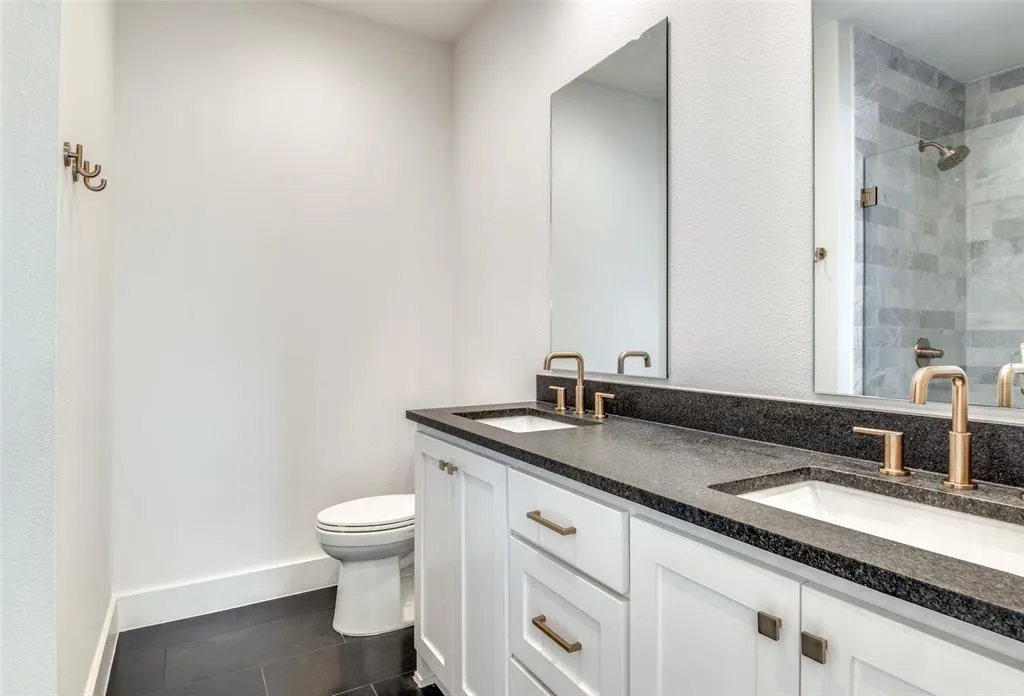 7207 Gaston Avenue, #601