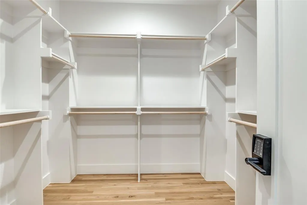 7207 Gaston Avenue, #601