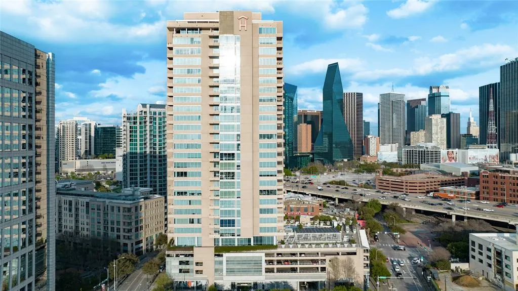 2200 Victory Avenue, #2504