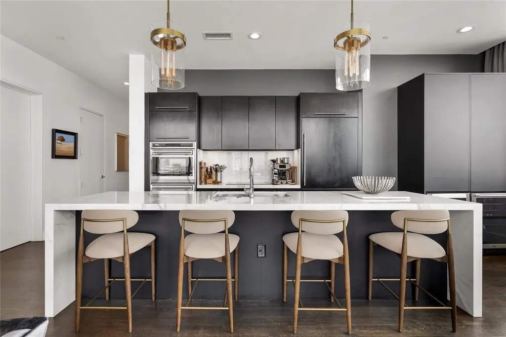 2200 Victory Avenue, #2504