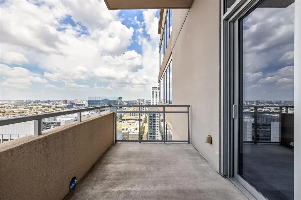 2200 Victory Avenue, #2504