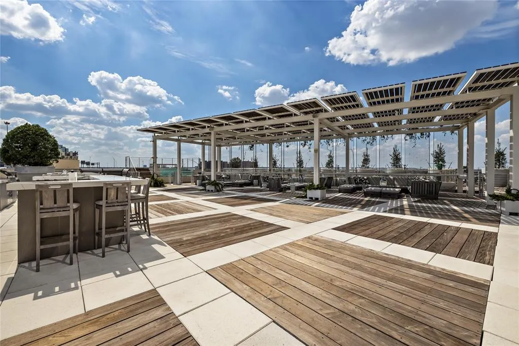 2200 Victory Avenue, #2504