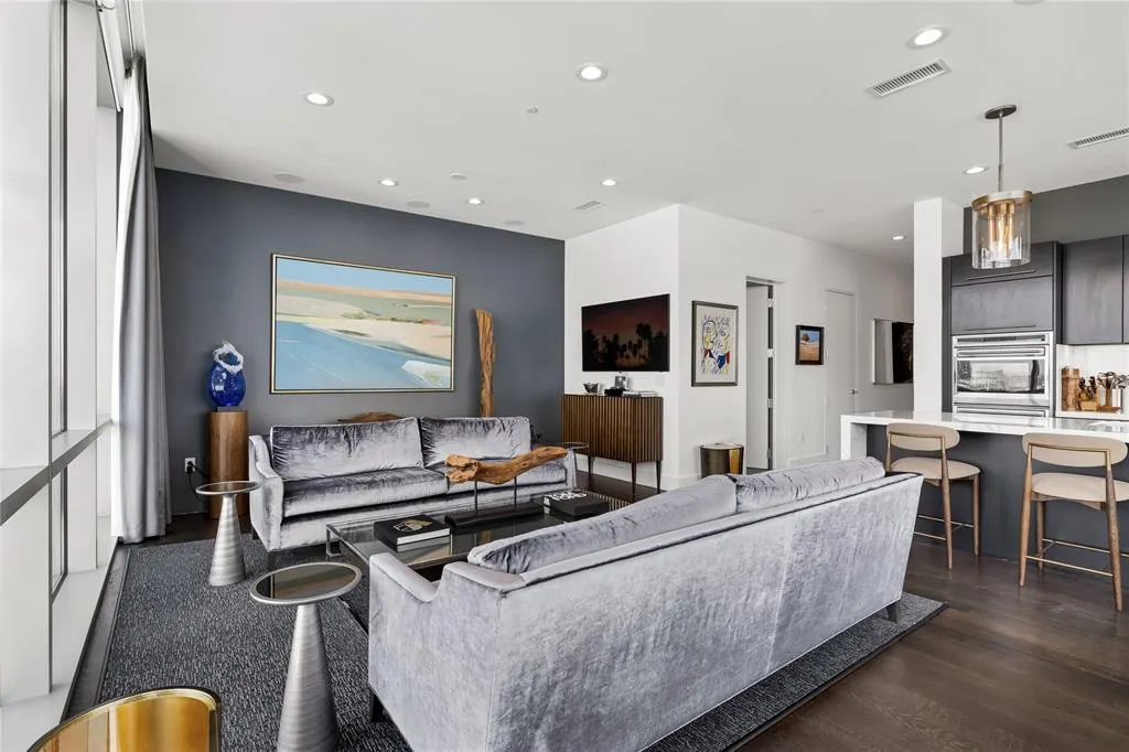 2200 Victory Avenue, #2504