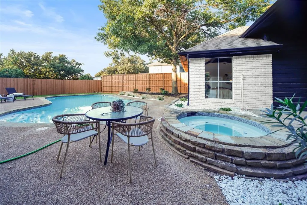 5926 Mapleshade Lane