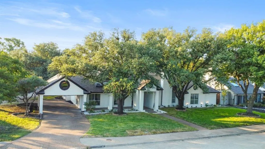 5926 Mapleshade Lane