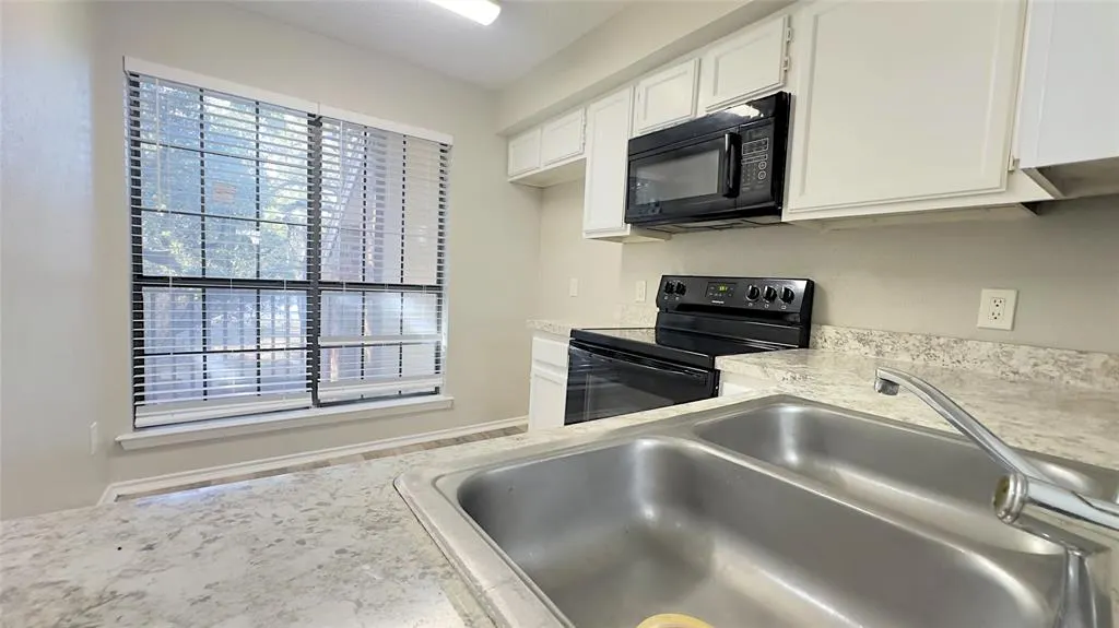 9601 Forest Lane, #323