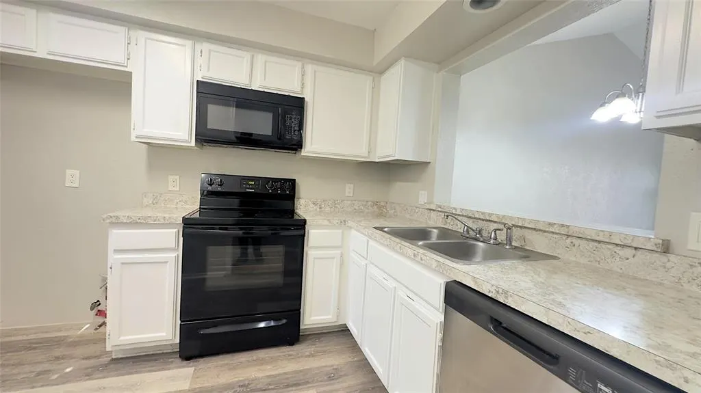 9601 Forest Lane, #323