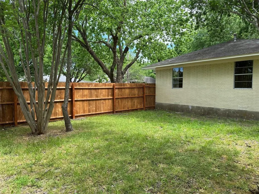 1205 N Bradley