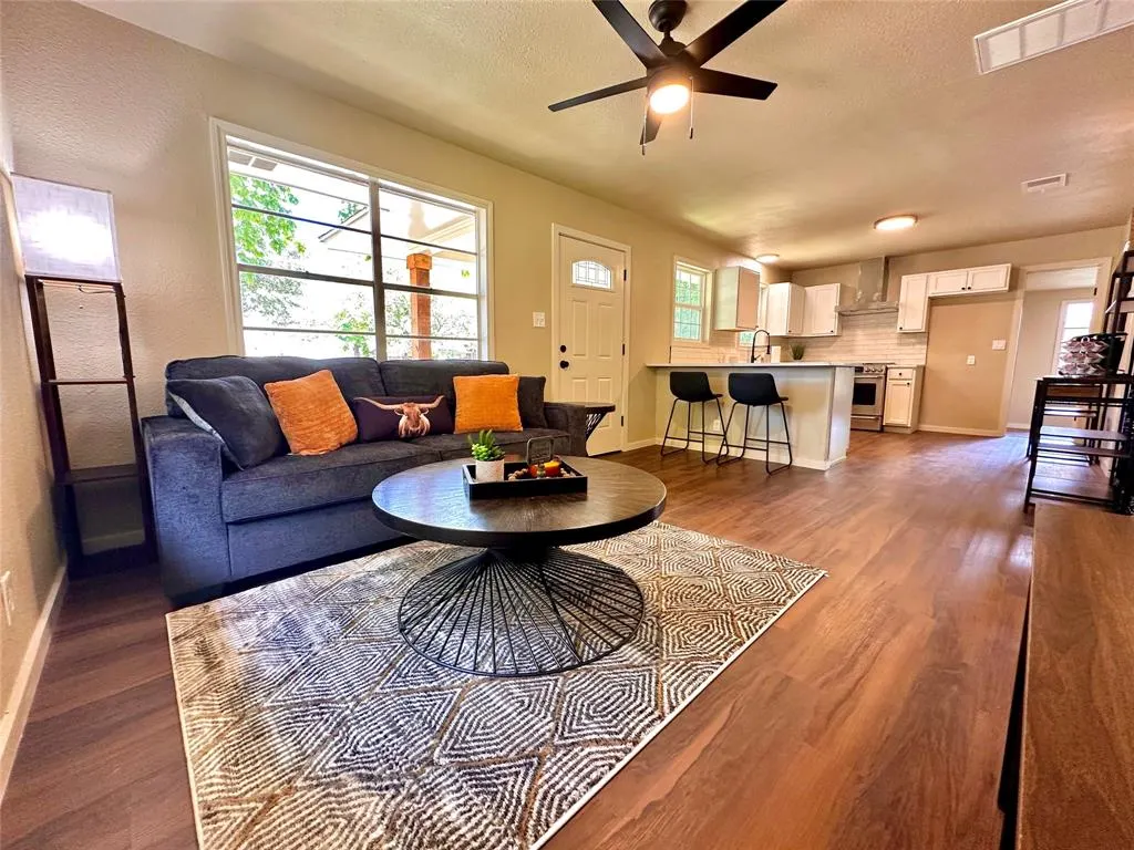 1205 N Bradley