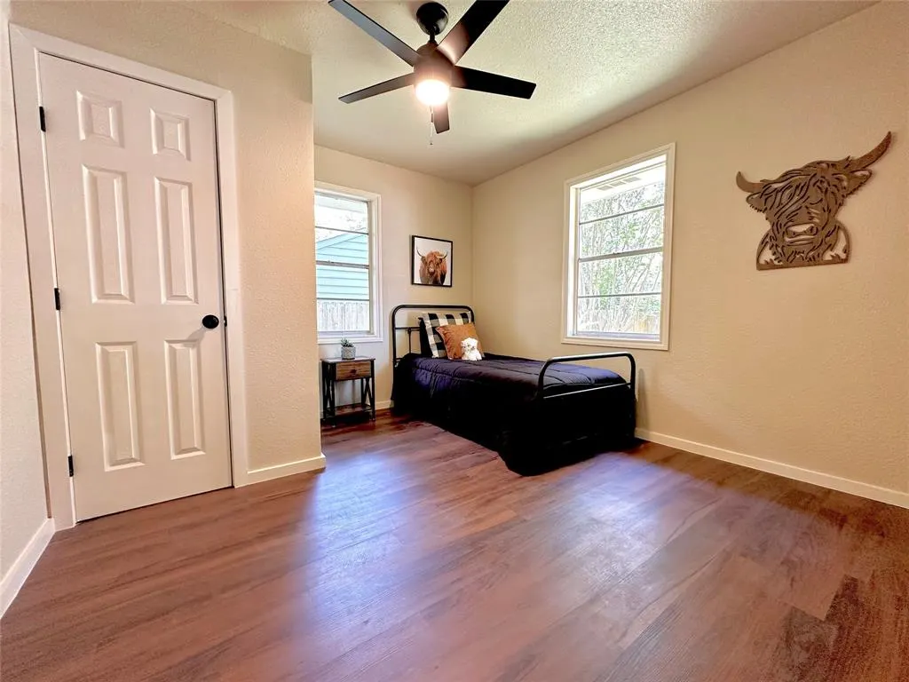 1205 N Bradley